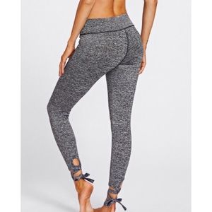🧘🏻‍♀️ gray black leggings yoga pants
